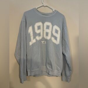 Taylor Swift 1989 Crewneck Size M